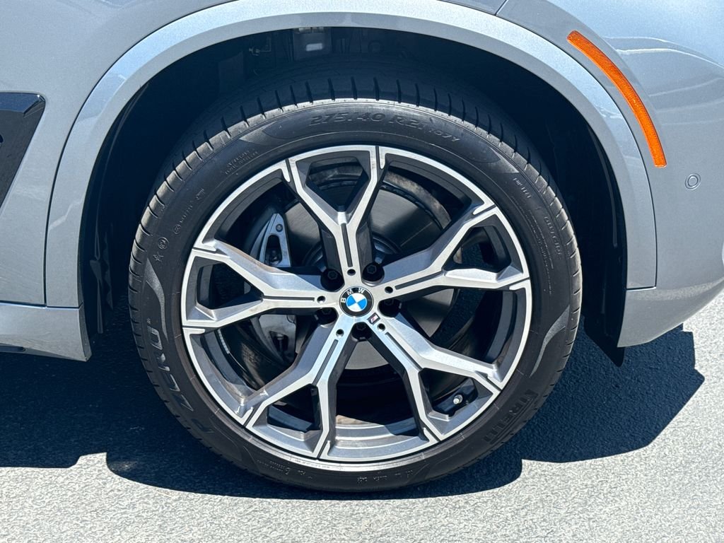 Used 2026 Gray BMW sDrive40i image 7