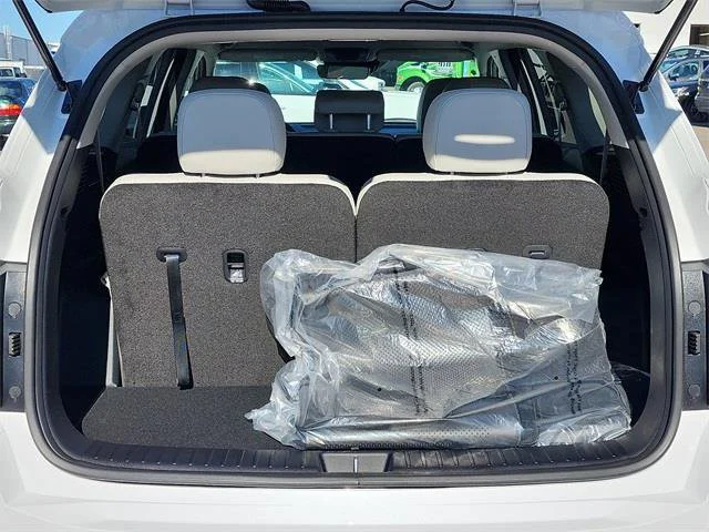 New 2026 White Kia S image 7