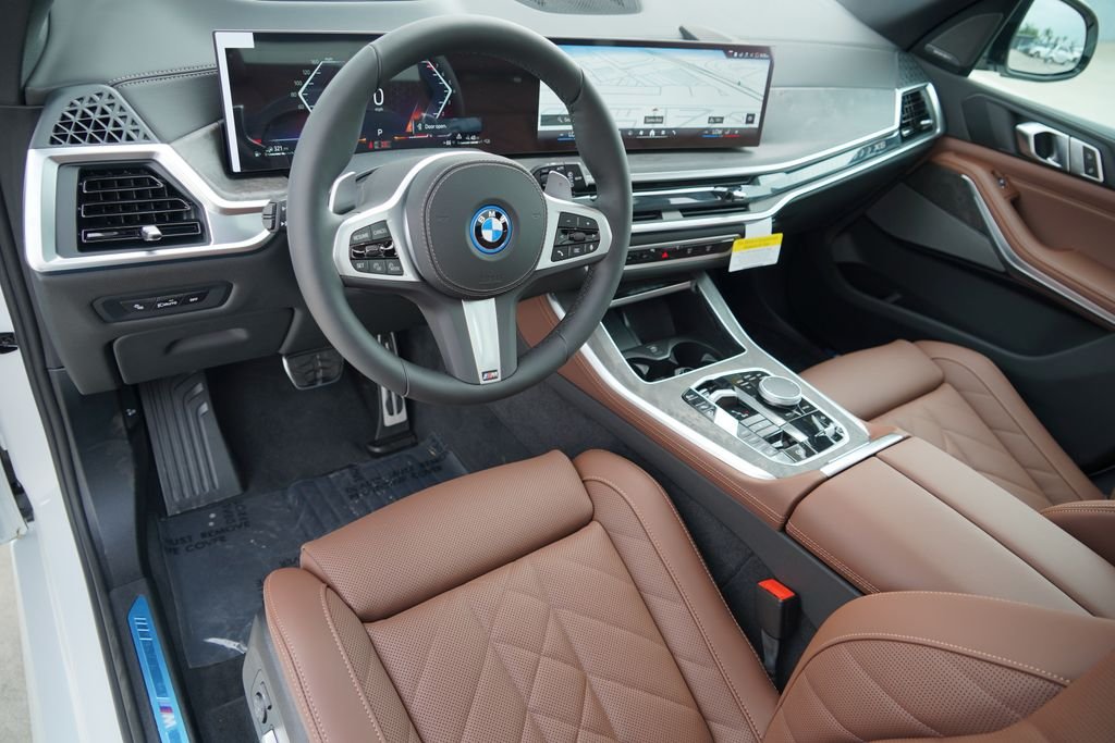 New 2026 Mineral White Metallic BMW xDrive50e image 12