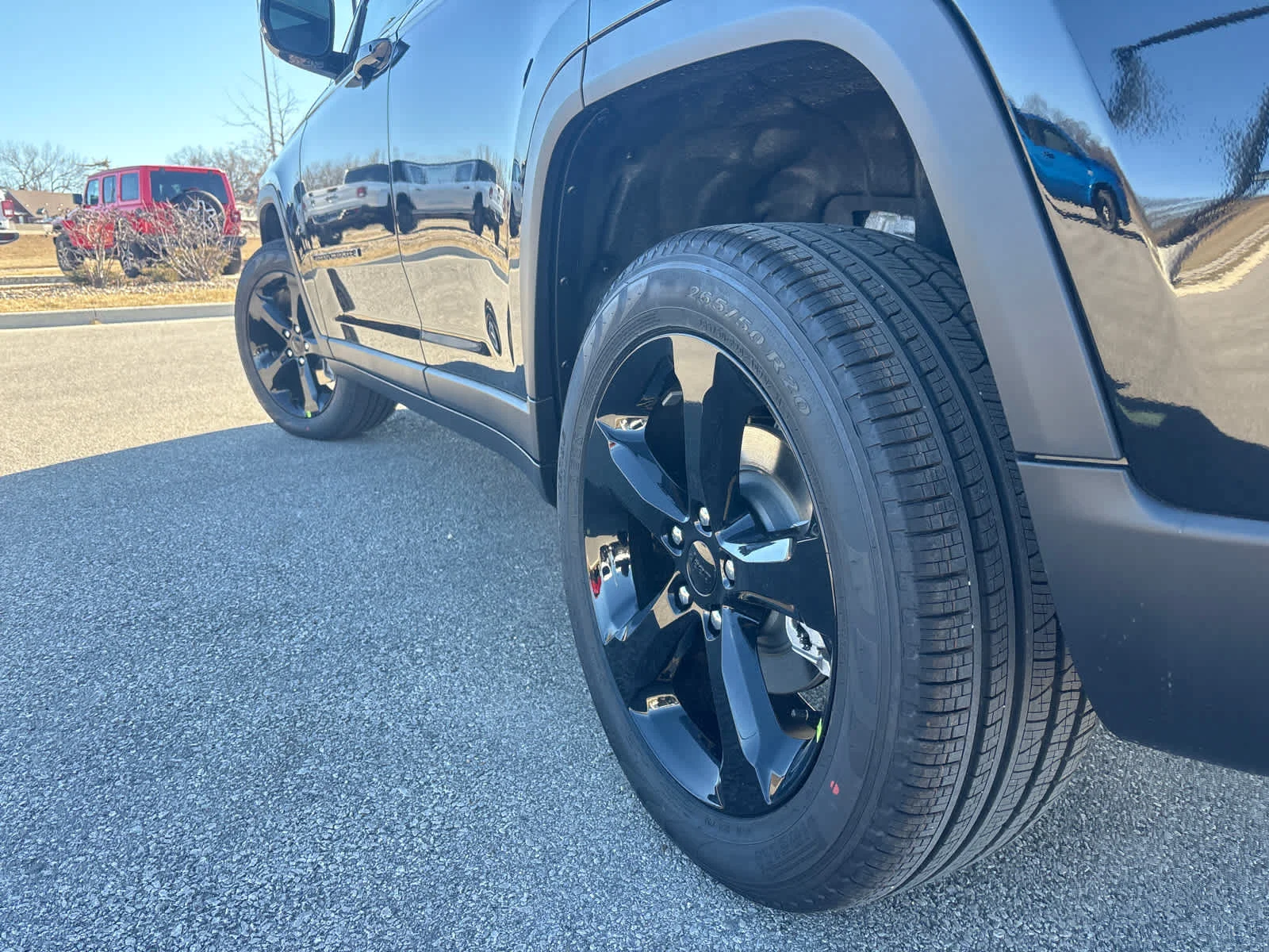 New 2026 Diamond Black Crystal Pearl-Coat Exterior Paint Jeep Limited image 6