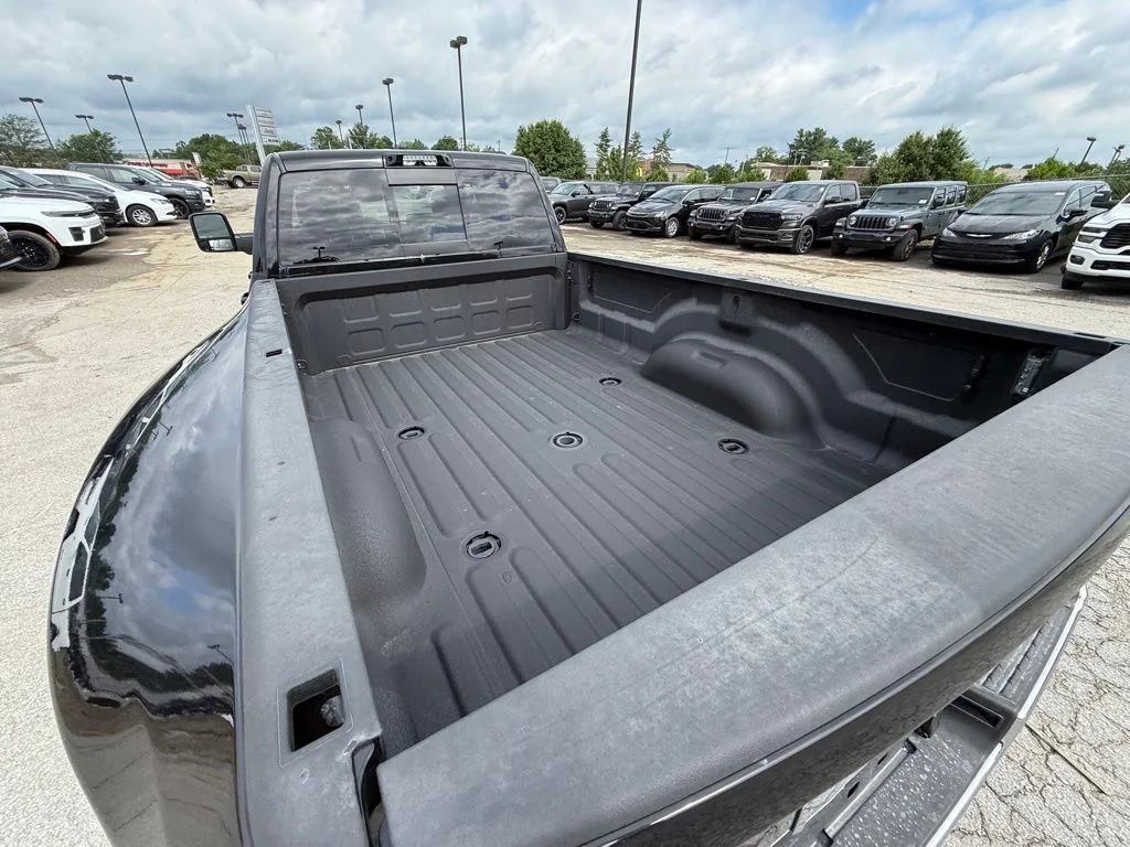 New 2026 Diamond Black Crystal Pearl-Coat Exterior Paint RAM Laramie image 8