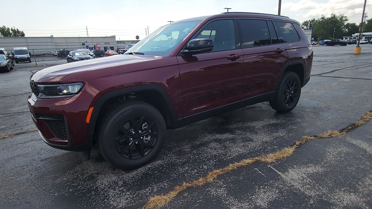 New 2026 Velvet Red Pearl-Coat Exterior Paint Jeep Altitude image 4