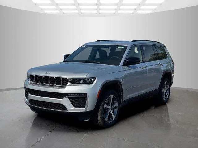 New 2026 Silver Zynith Exterior Paint Jeep Limited image 3