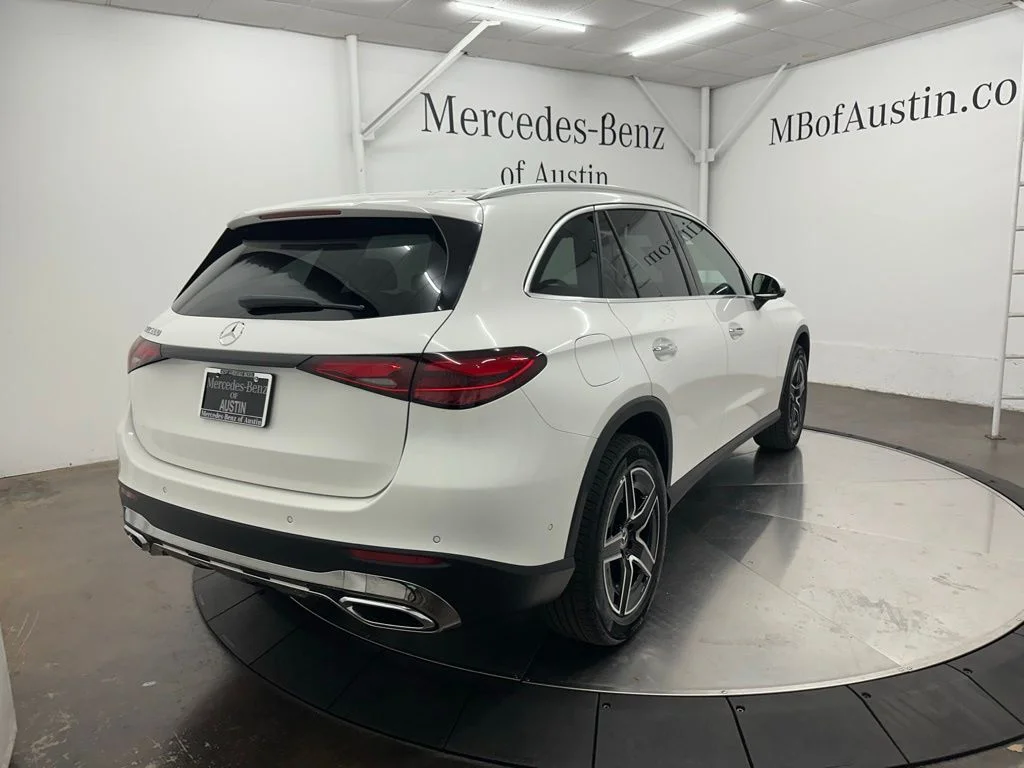New 2027 White Mercedes-Benz GLC 300 image 7
