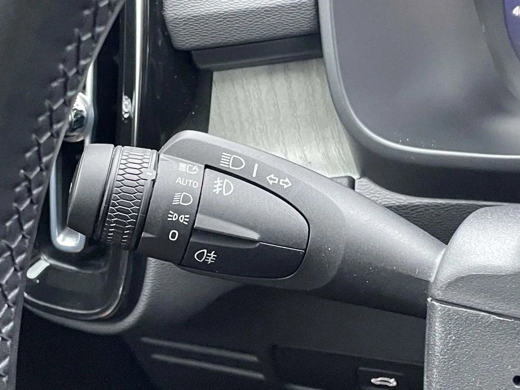 Certified Used 2025 Vapour Grey Volvo Plus image 12