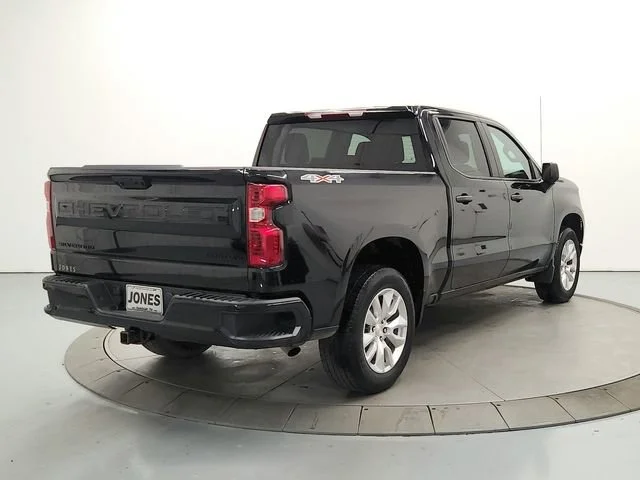 Used 2022 Black Chevrolet Custom image 7