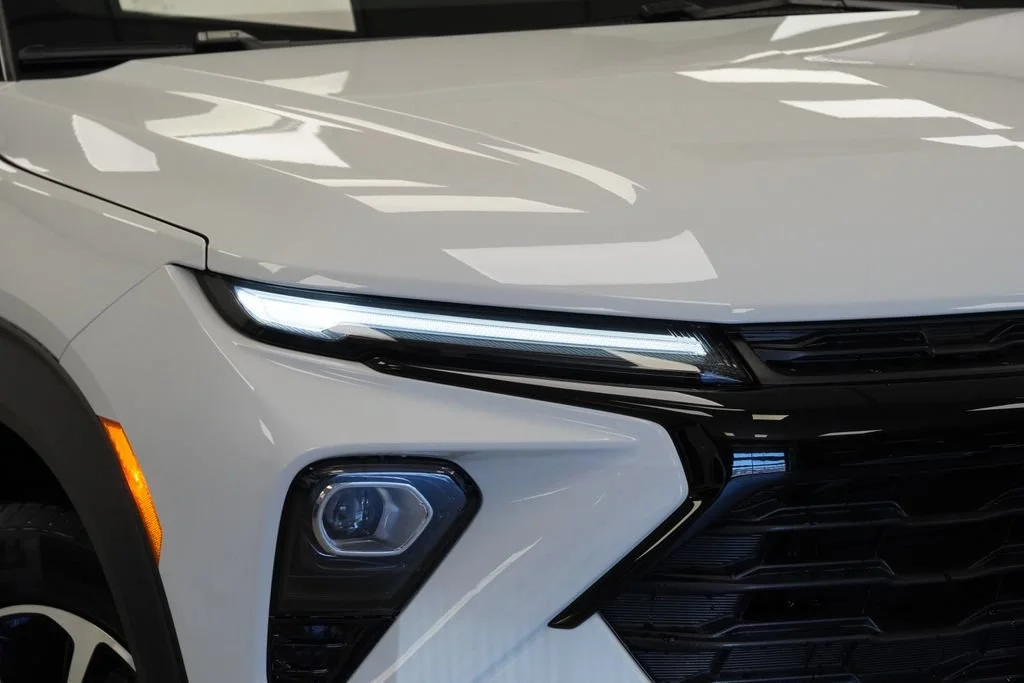 New 2026 Summit White Chevrolet LT image 31