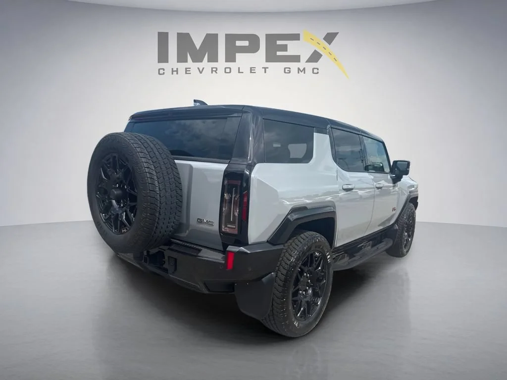 Used 2025 Meteorite Metallic (Grey) GMC 2X image 5