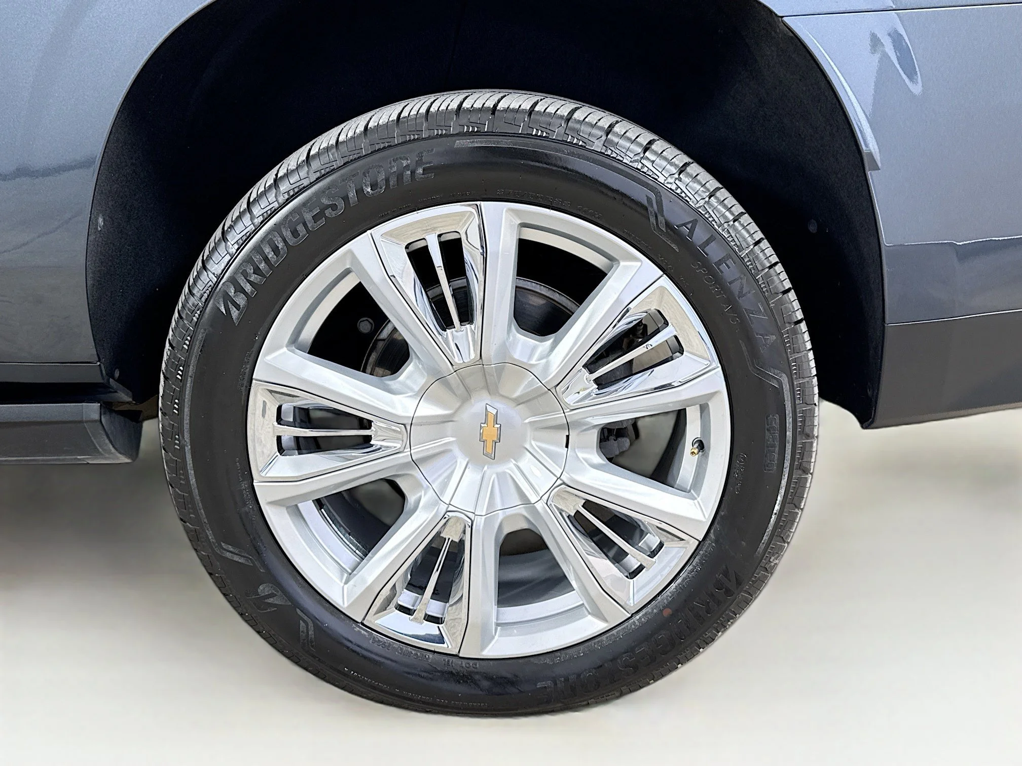 Used 2021 Shadow Gray Metallic Chevrolet High Country image 36