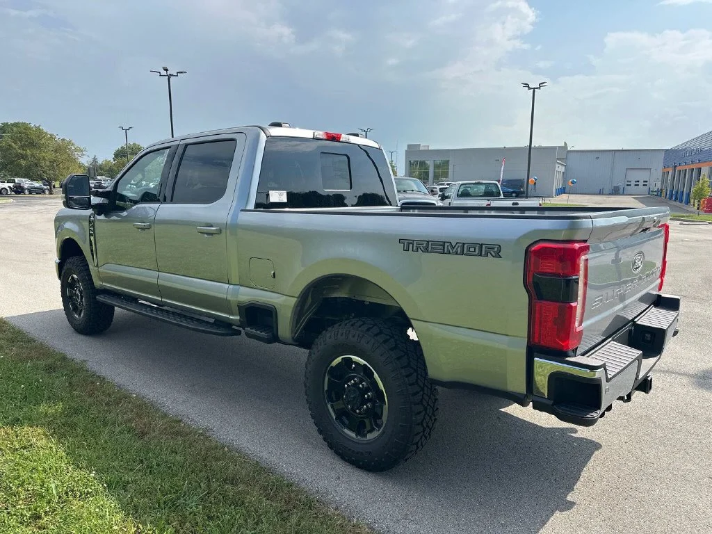 New 2027 Silver Ford XLT image 13