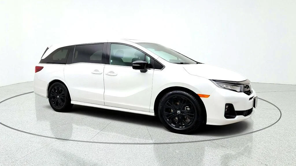 Used 2025 Platinum White Pearl Honda Sport-L Automatic image 3