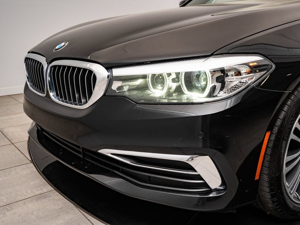 Used 2019 Black Sapphire Metallic BMW 540i image 16