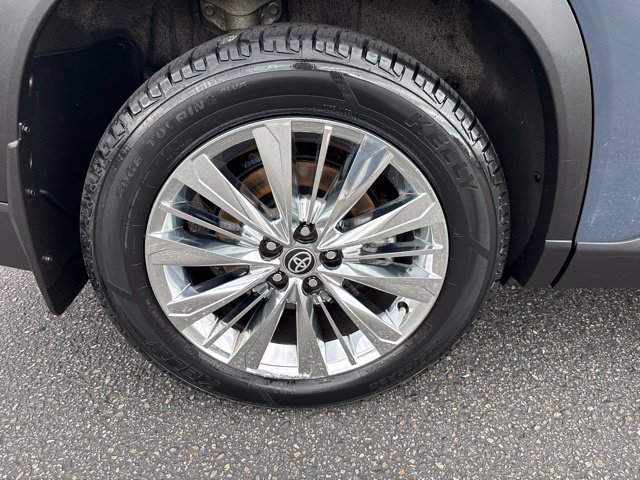 Certified Used 2024 Cloud Toyota Platinum image 4