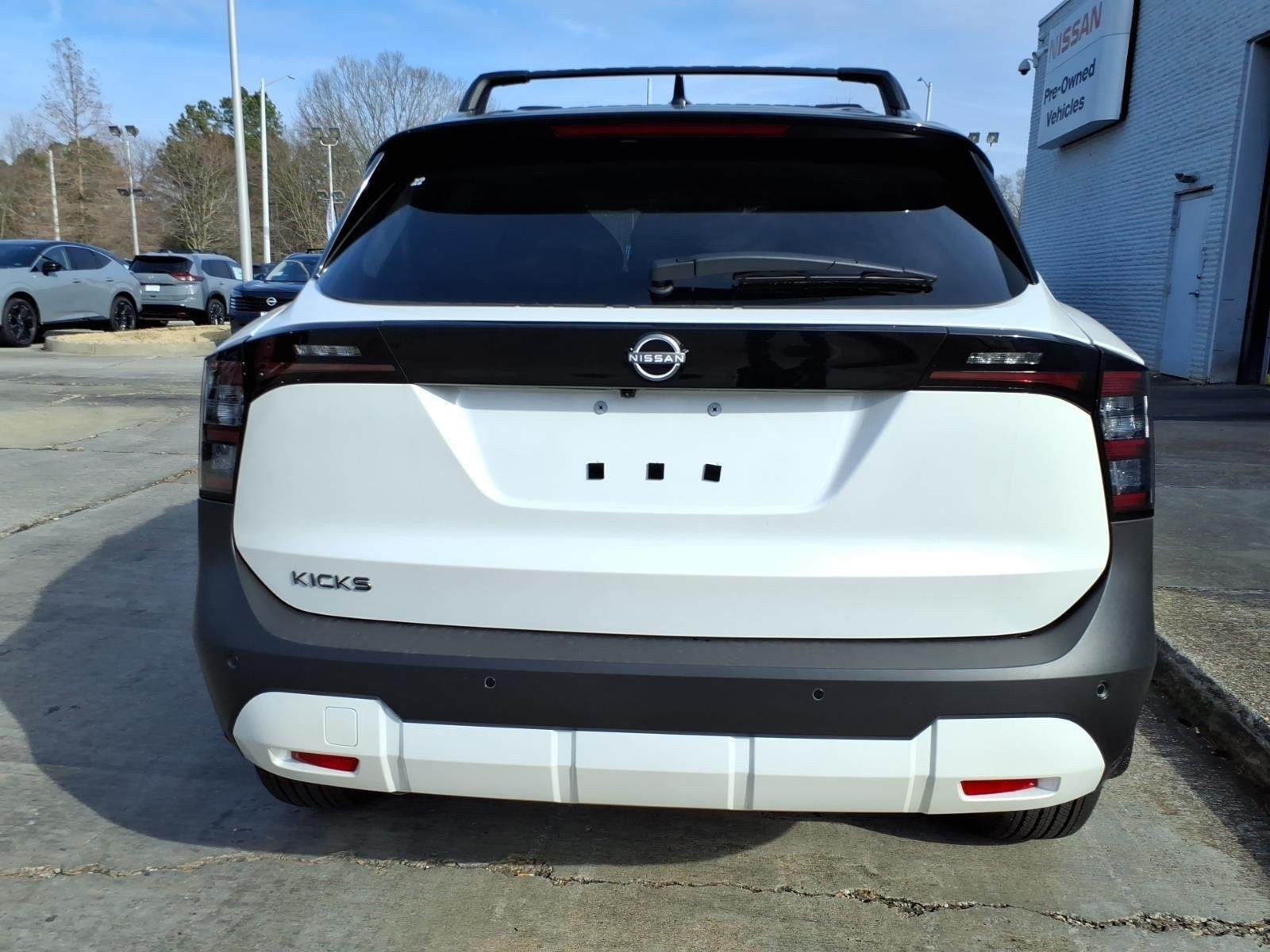 New 2026 Aspen White TriCoat / Super Black Two-tone Nissan SV image 6