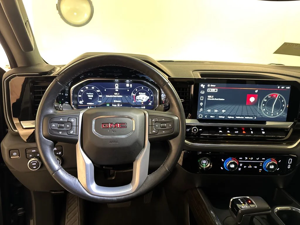 Used 2022  GMC Elevation image 7