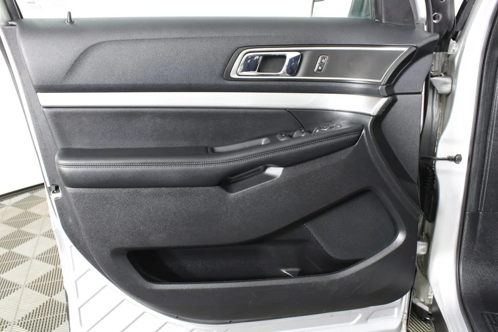 Used 2016 Ingot Silver Ford XLT image 12