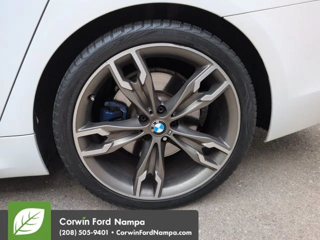 Used 2018 White BMW M550i xDrive image 32