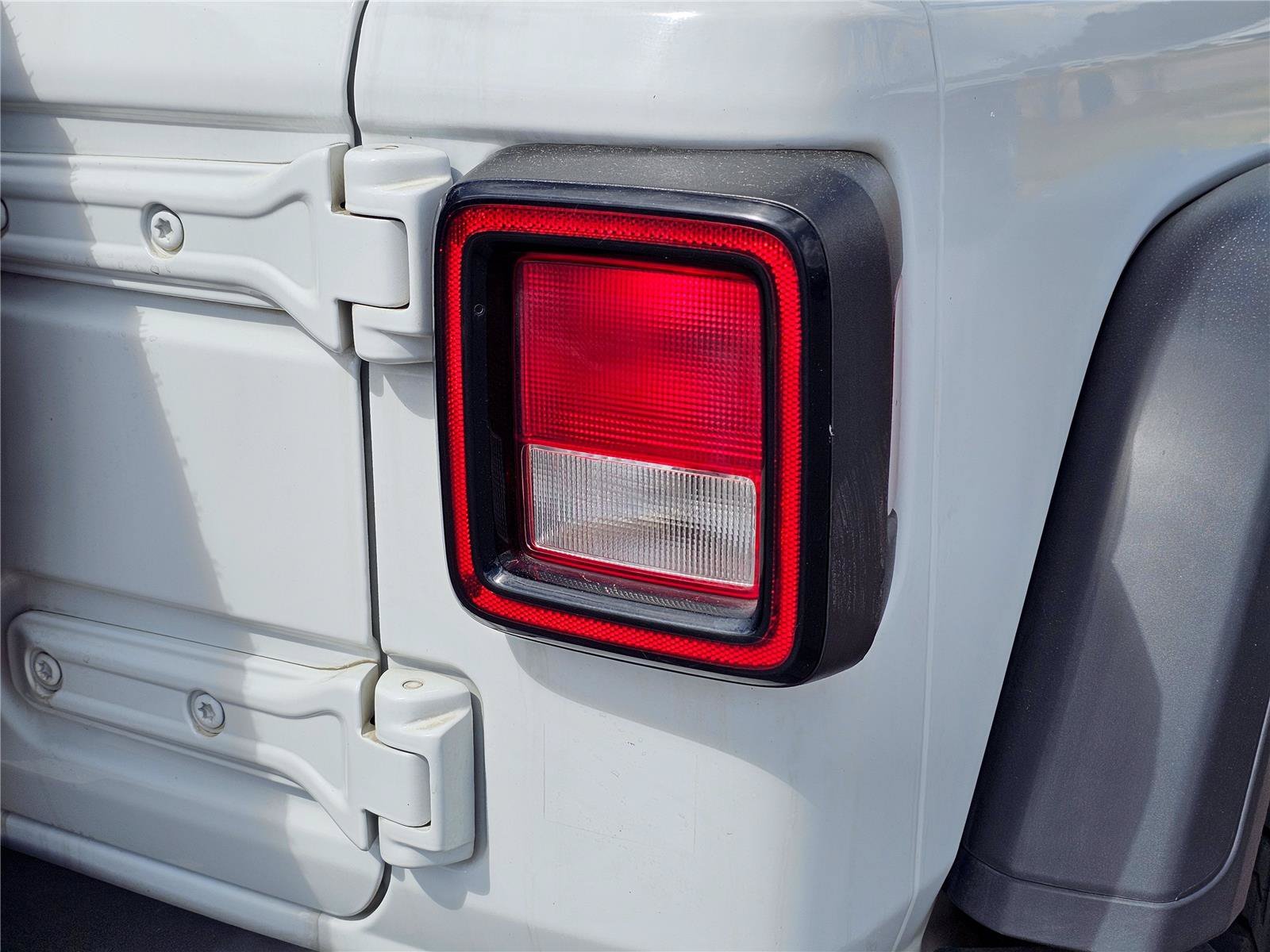 Used 2020 Bright White Clearcoat Jeep Rubicon image 10