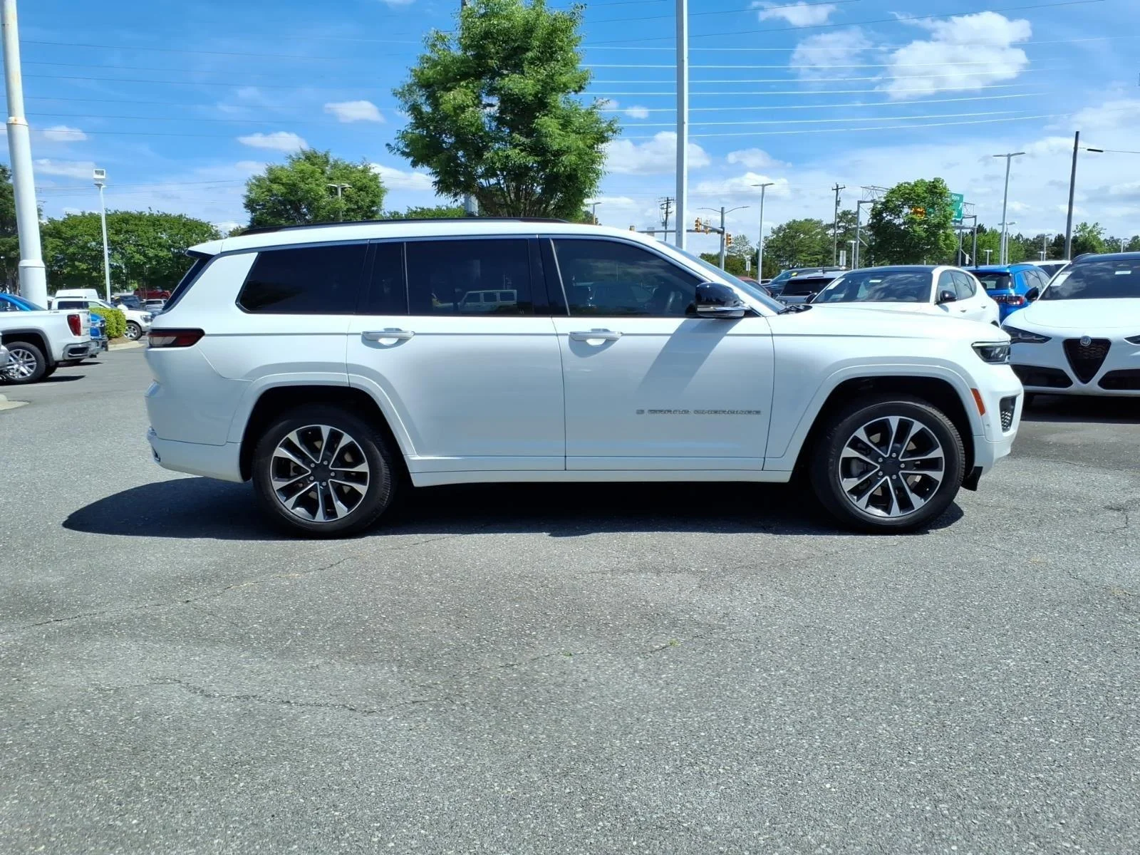 Used 2023 Bright White Clearcoat Jeep Overland image 11
