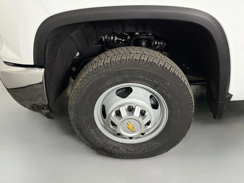New 2026 Summit White Chevrolet Work Truck image 29
