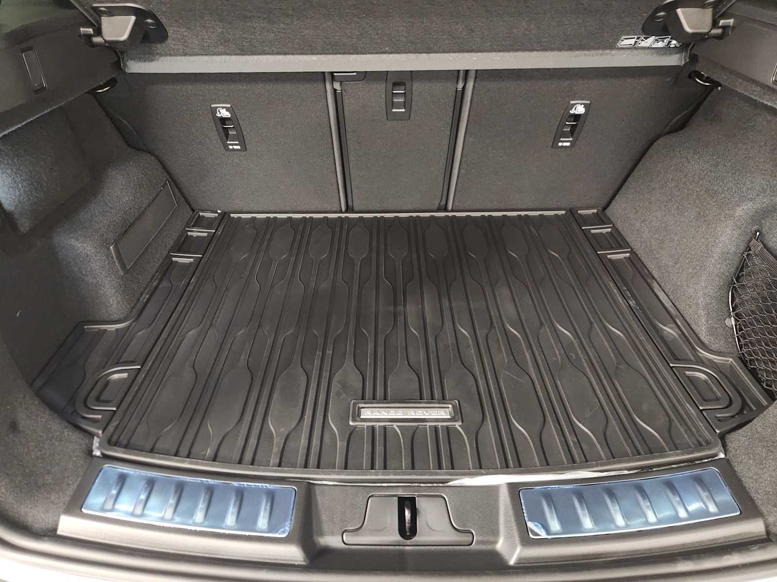 New 2026 Fuji White Land Rover Hoxton Edition image 34