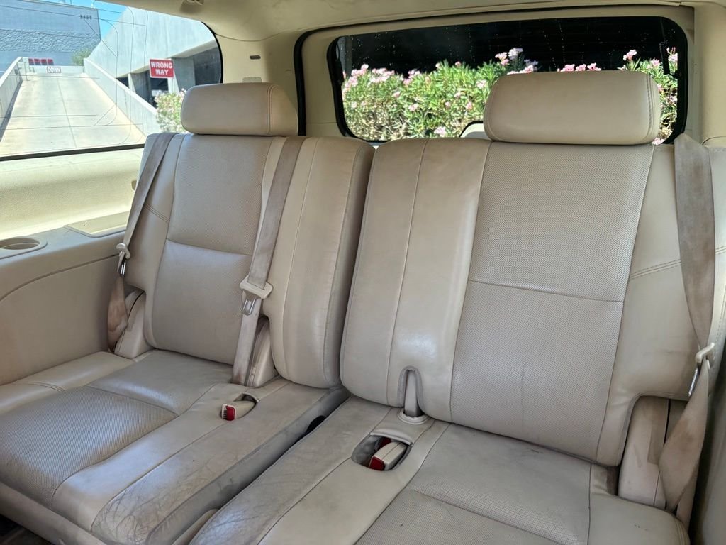 Used 2007 Black Cadillac Base image 12