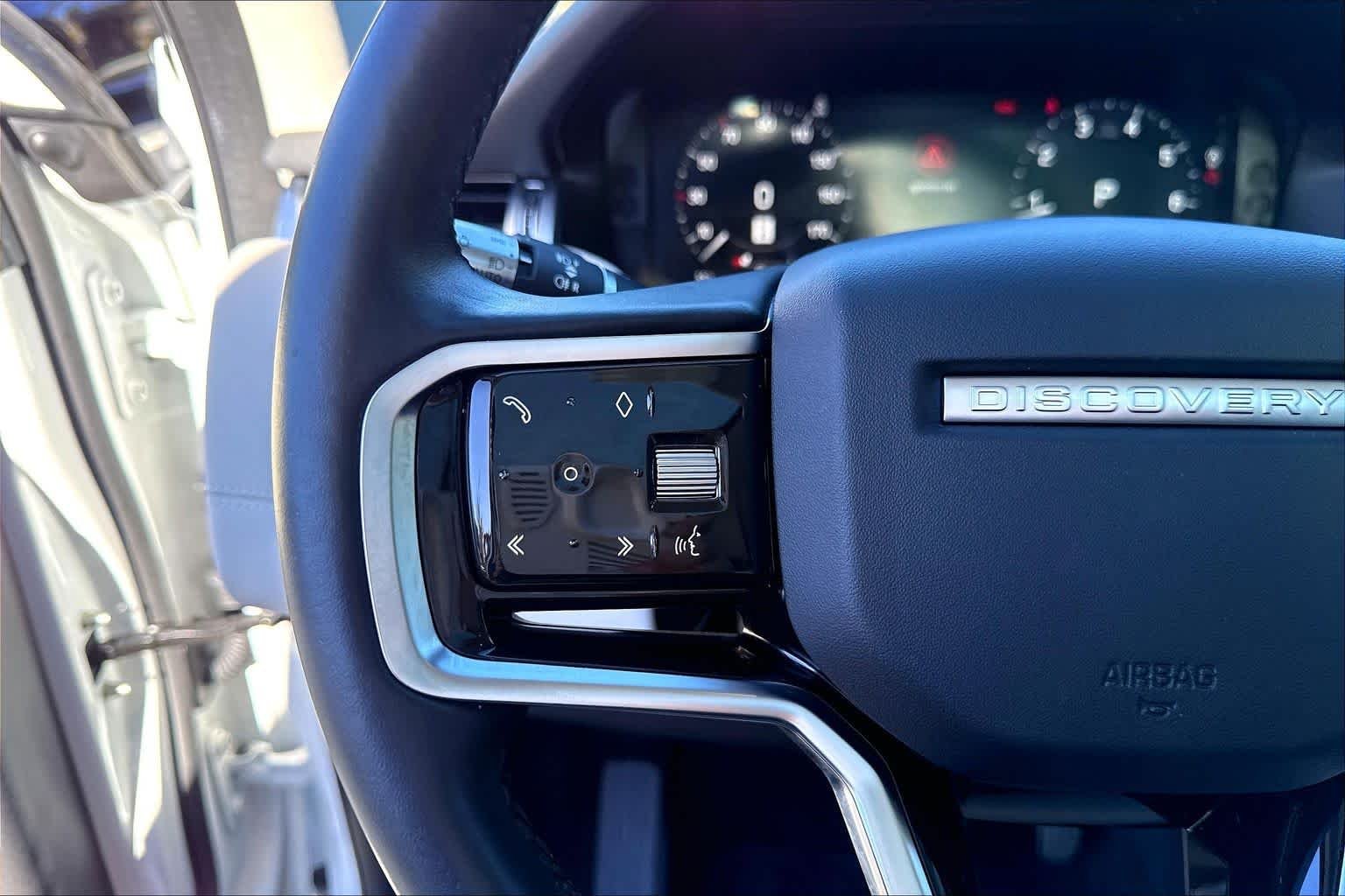 Used 2022 Fuji White Land Rover SE image 24