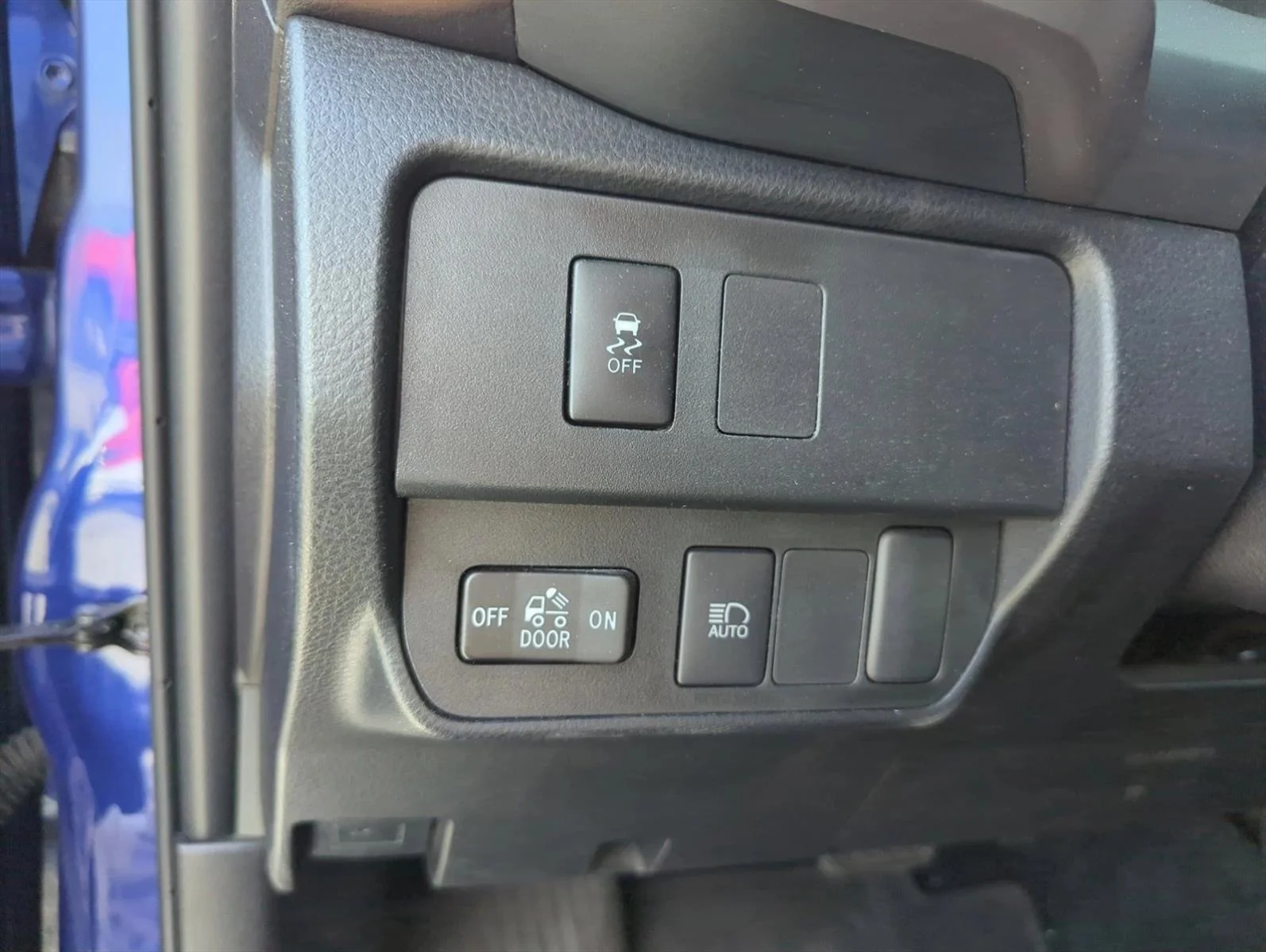 Used 2023 Blue Crush Metallic Toyota SR5 image 15