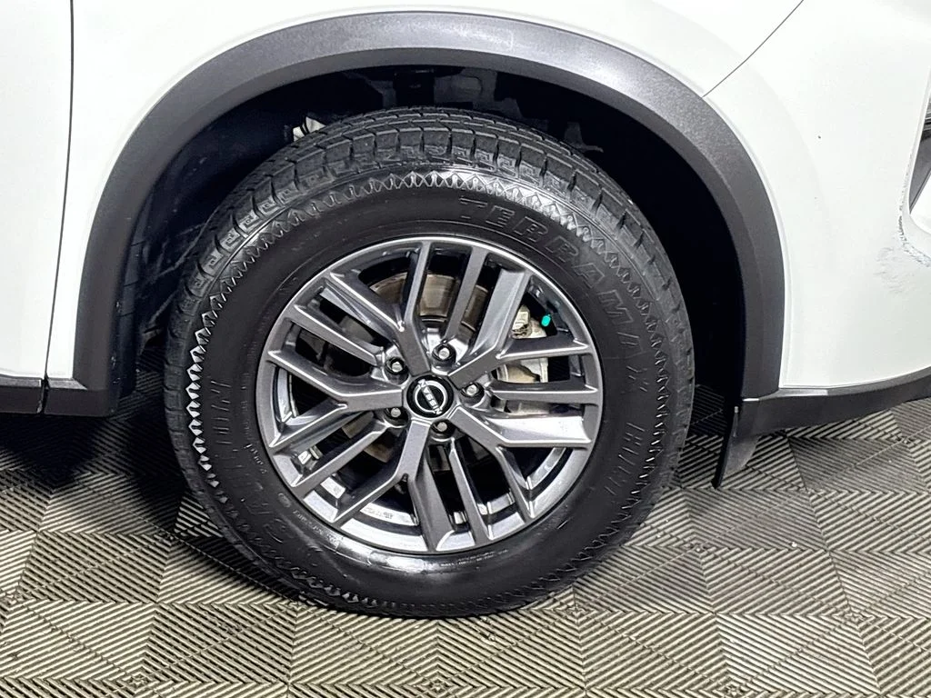 Used 2024 White Nissan S image 22