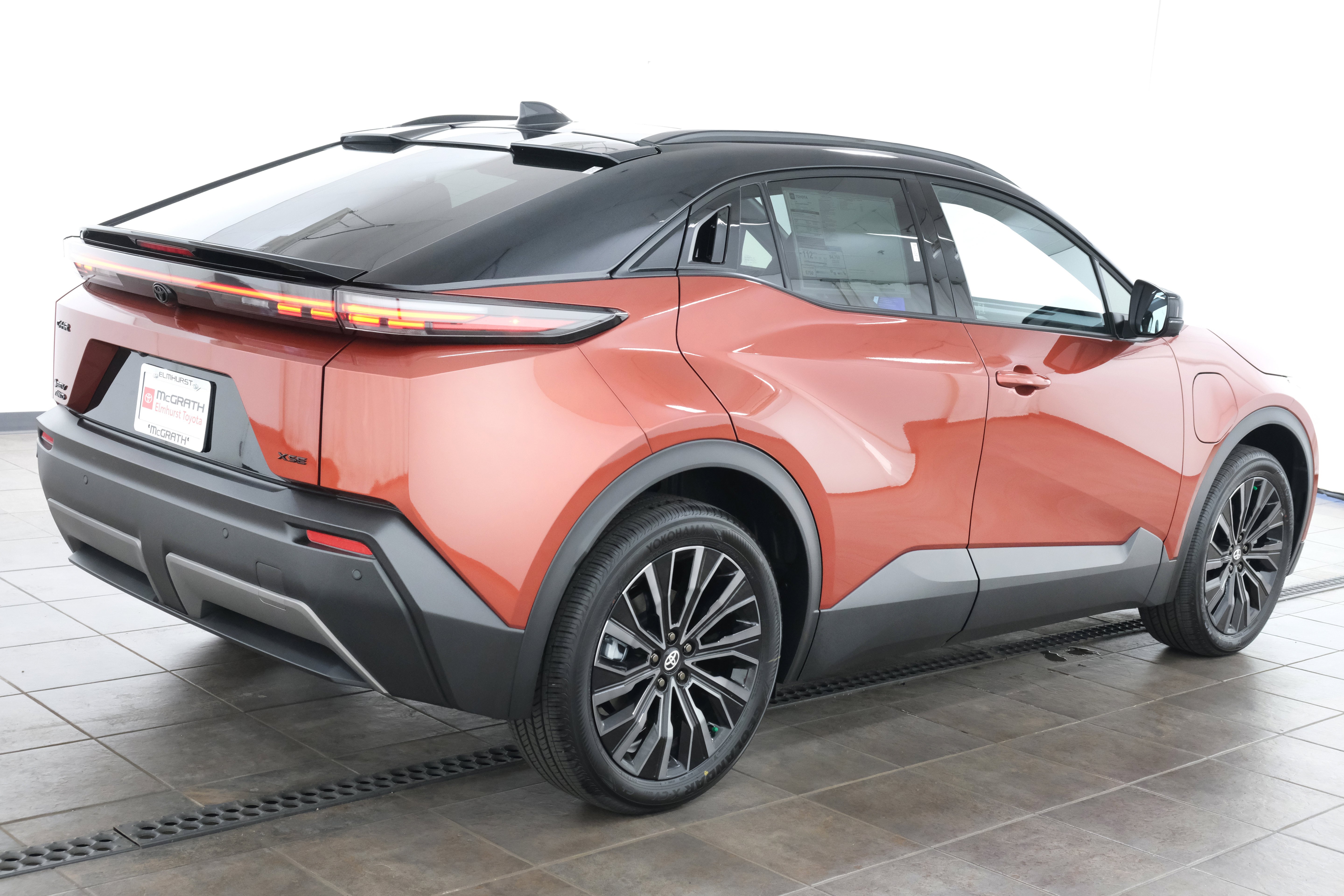 2026 Toyota C-HR XSE - Photo 6