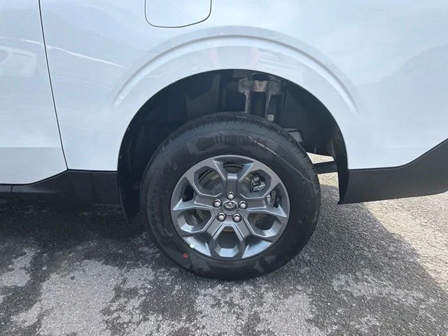 New 2026 Oxford White Ford XLT image 19