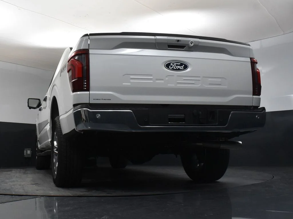 New 2025 White Ford Lariat image 32