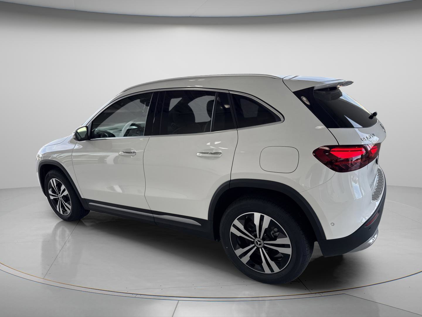 New 2026 Polar White Mercedes-Benz GLA 250 image 3