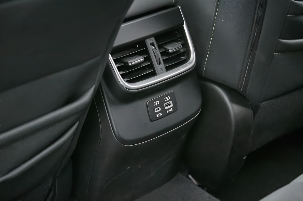 Used 2023 Crystal White Pearl Subaru Onyx Edition image 33