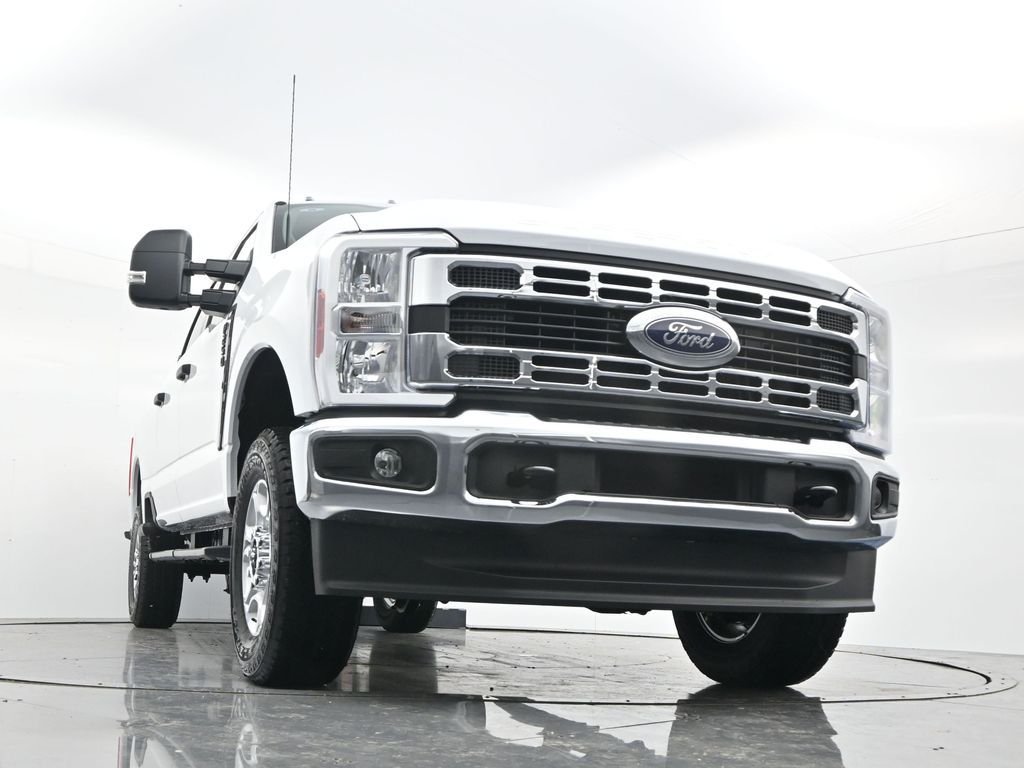 New 2026 Oxford White Ford F-250® XLT image 44