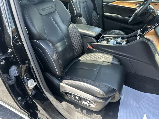 Used 2022 Diamond Black Jeep Summit Reserve image 28