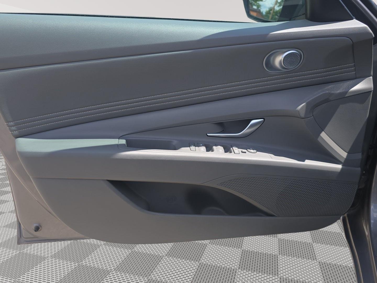 Used 2023 Fluid Metal Hyundai SEL image 18