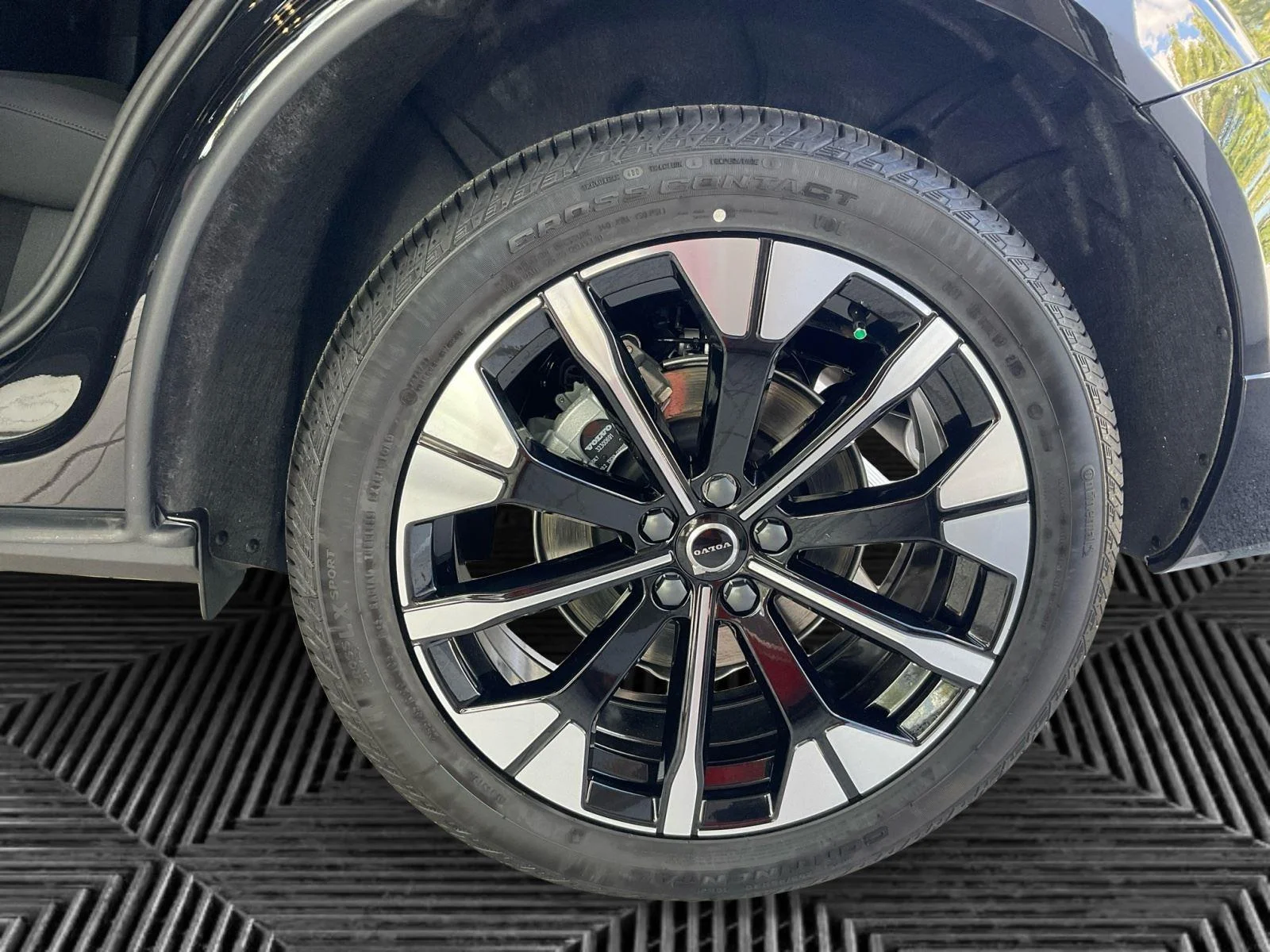 2026 Volvo XC60 Plus - Photo 14