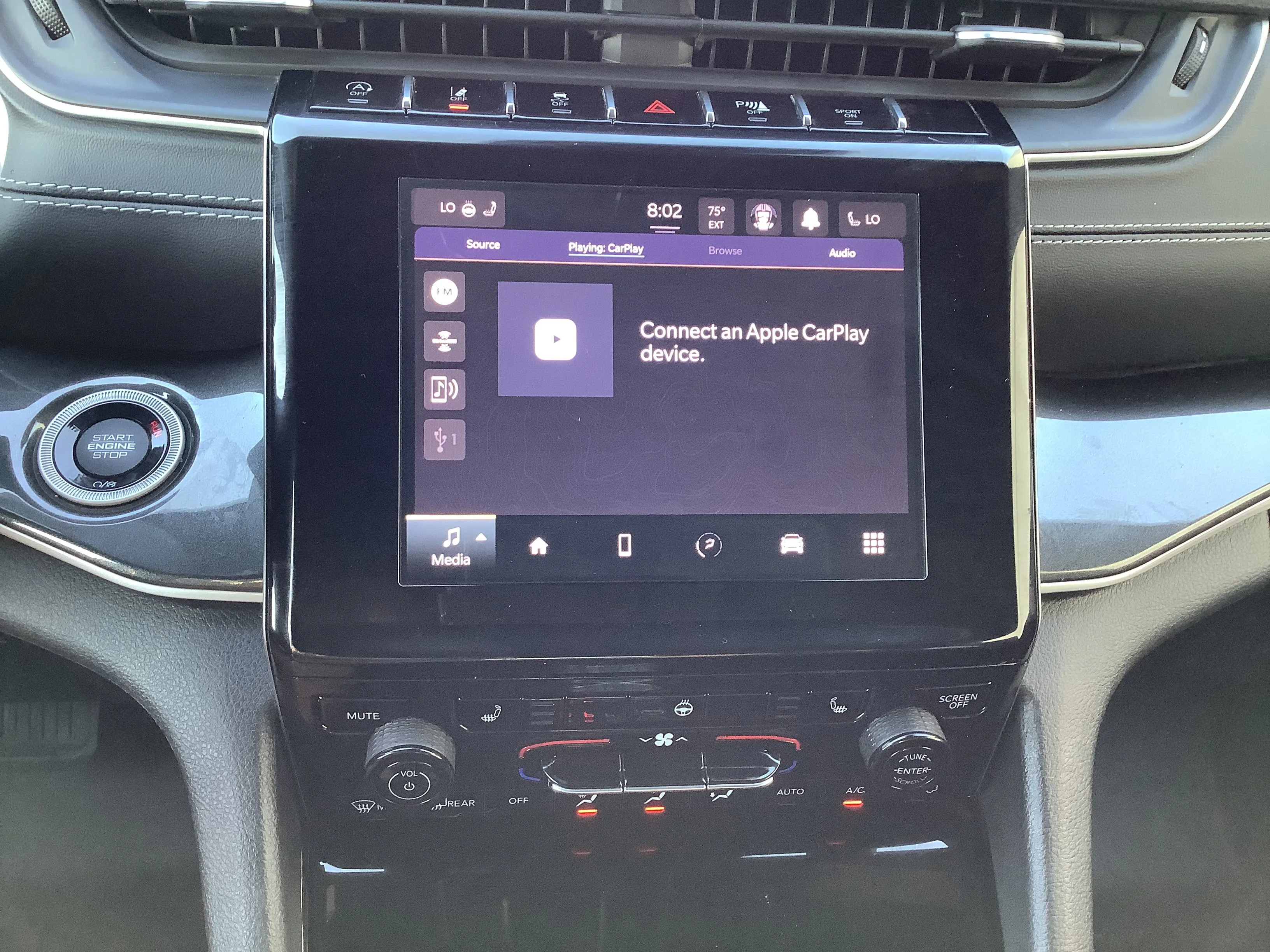 Used 2022 White Jeep Altitude image 19