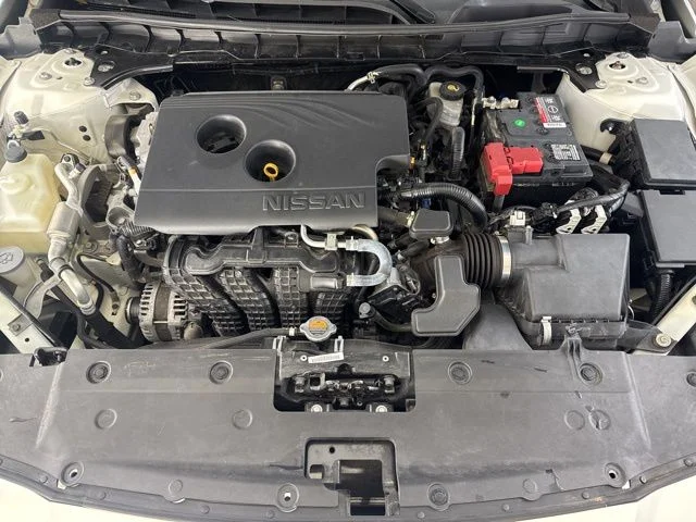 Used 2020 White Nissan 2.5 SR image 17