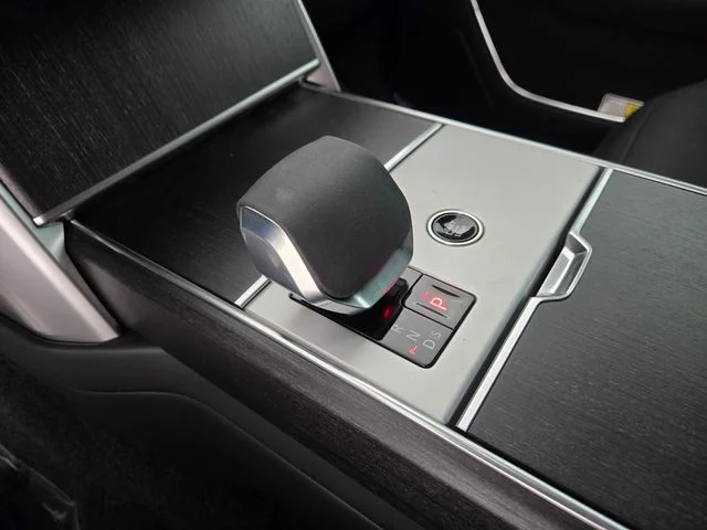 New 2026 Santorini Black Land Rover SE image 23