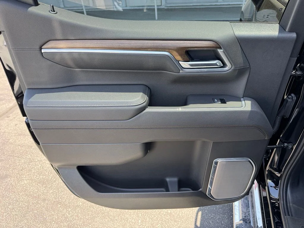 Used 2025 Black Chevrolet High Country image 30