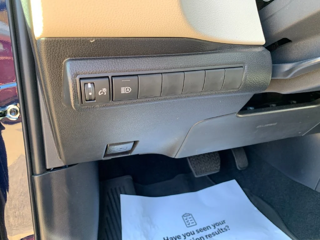 Used 2025  Toyota LE image 30
