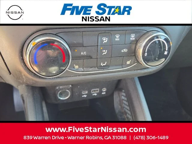 Used 2022 White Chevrolet LT image 22