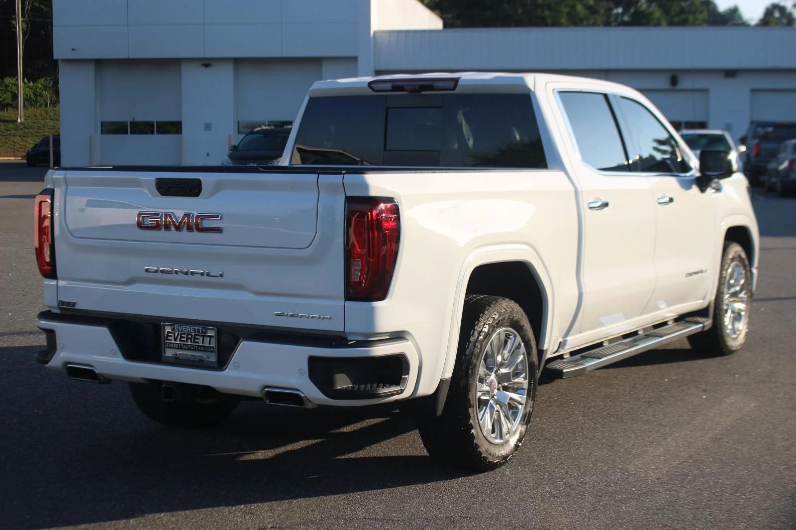 Used 2023 Summit White GMC Denali image 7