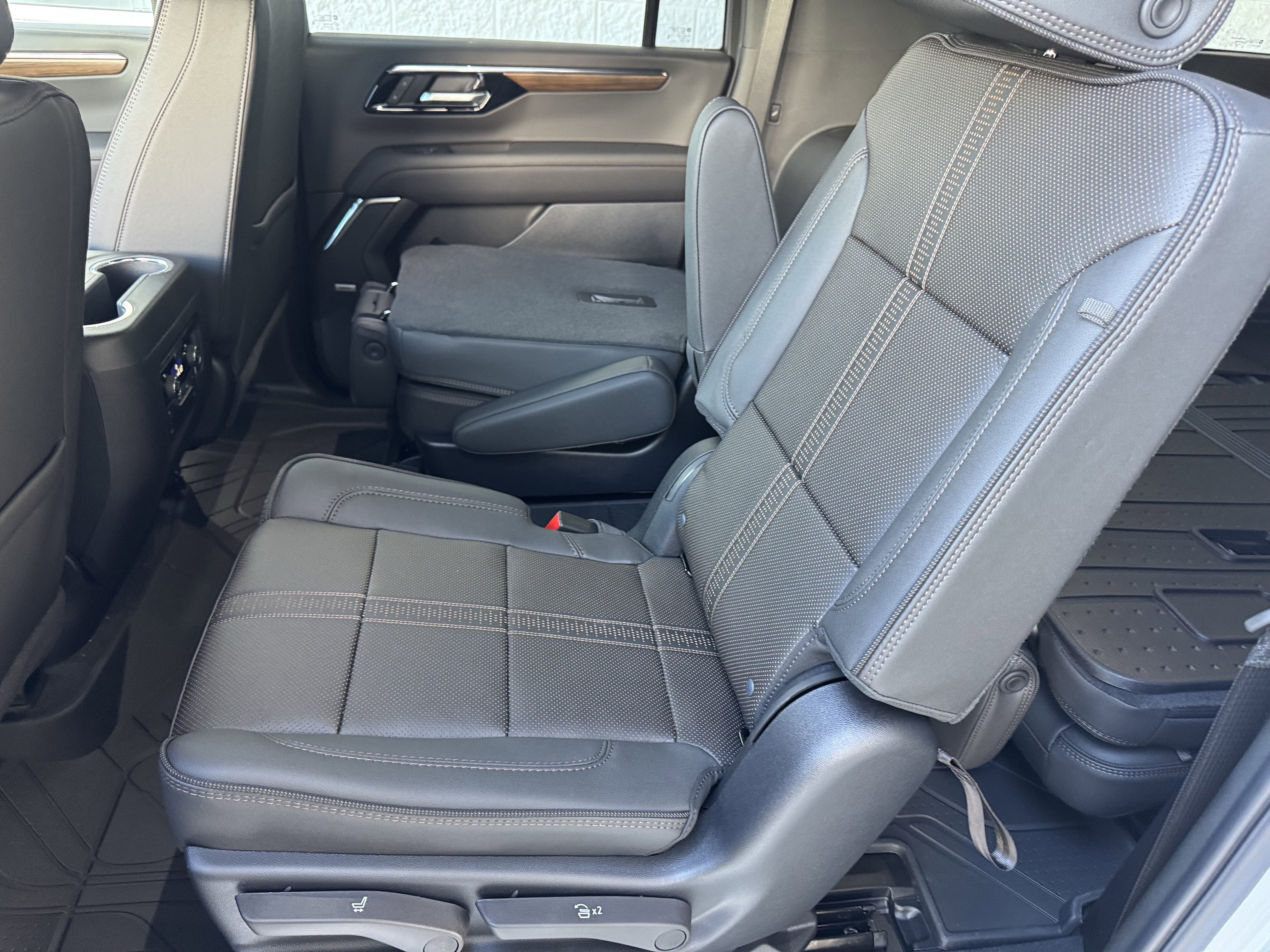 New 2026 Polar White Tricoat Chevrolet High Country image 14
