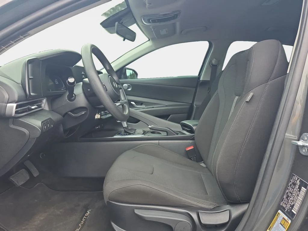 Used 2024 Amazon Gray Hyundai SE image 12