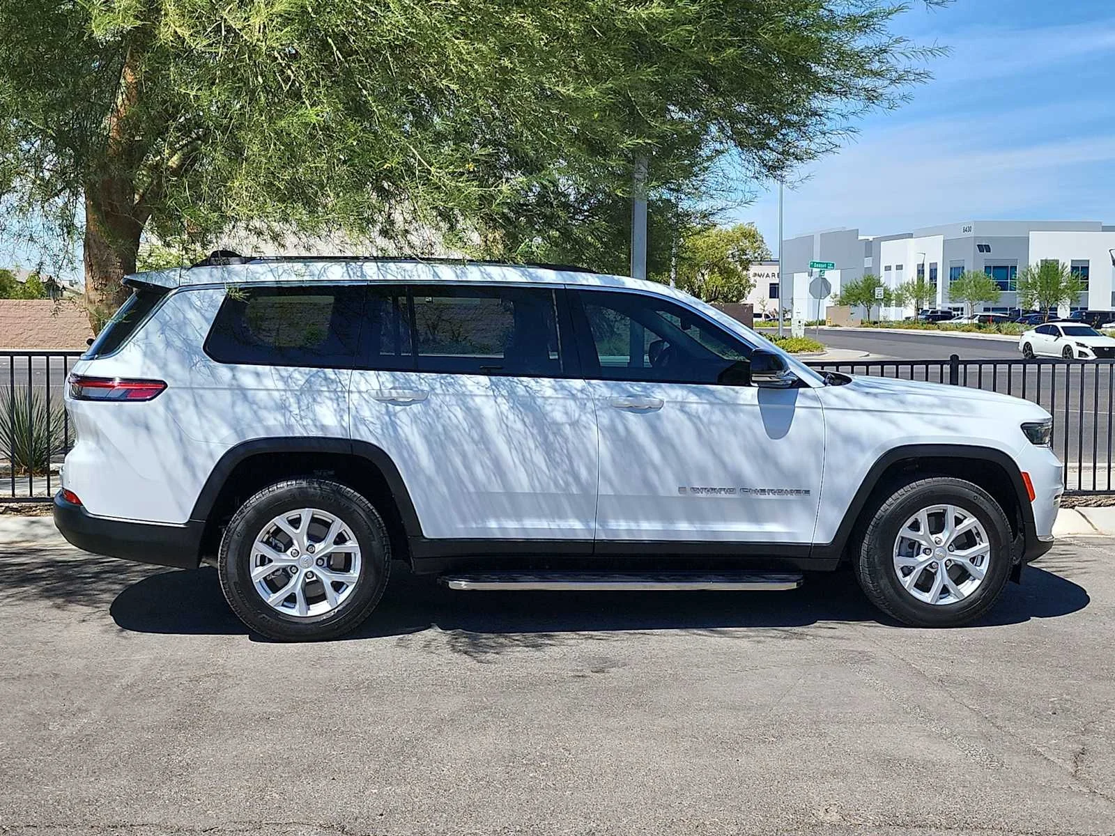 Used 2024 Bright White Clearcoat Jeep Limited image 9