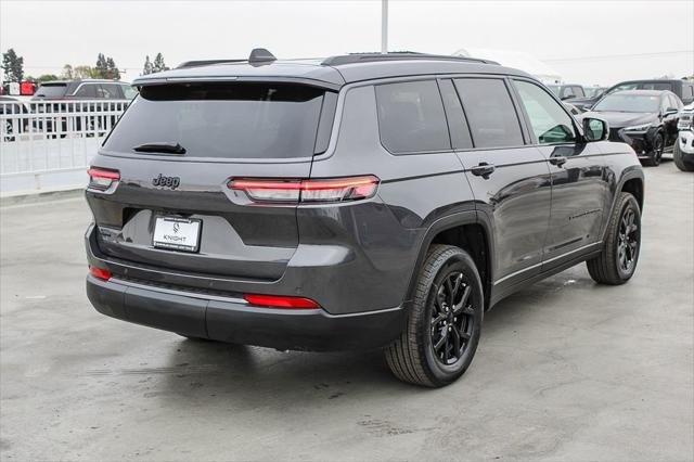 New 2026 Baltic Gray Metallic Clear-Coat Exterior Paint Jeep Laredo image 9