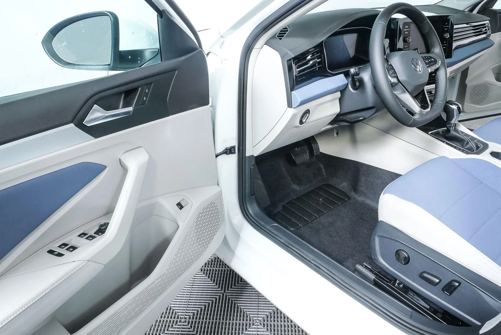 New 2027 Opal White Pearl Volkswagen SE image 11